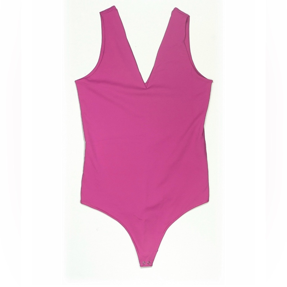 Women’s Seamless Fabric V-Neck Bodysuit / Pink / Medium